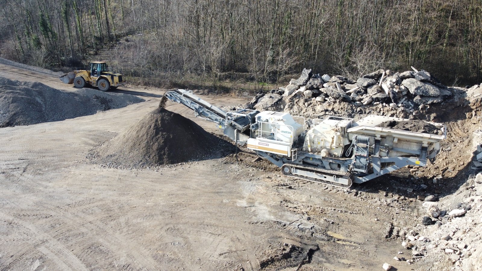 Concassage mobile sur site — vue drone Cortambert TP