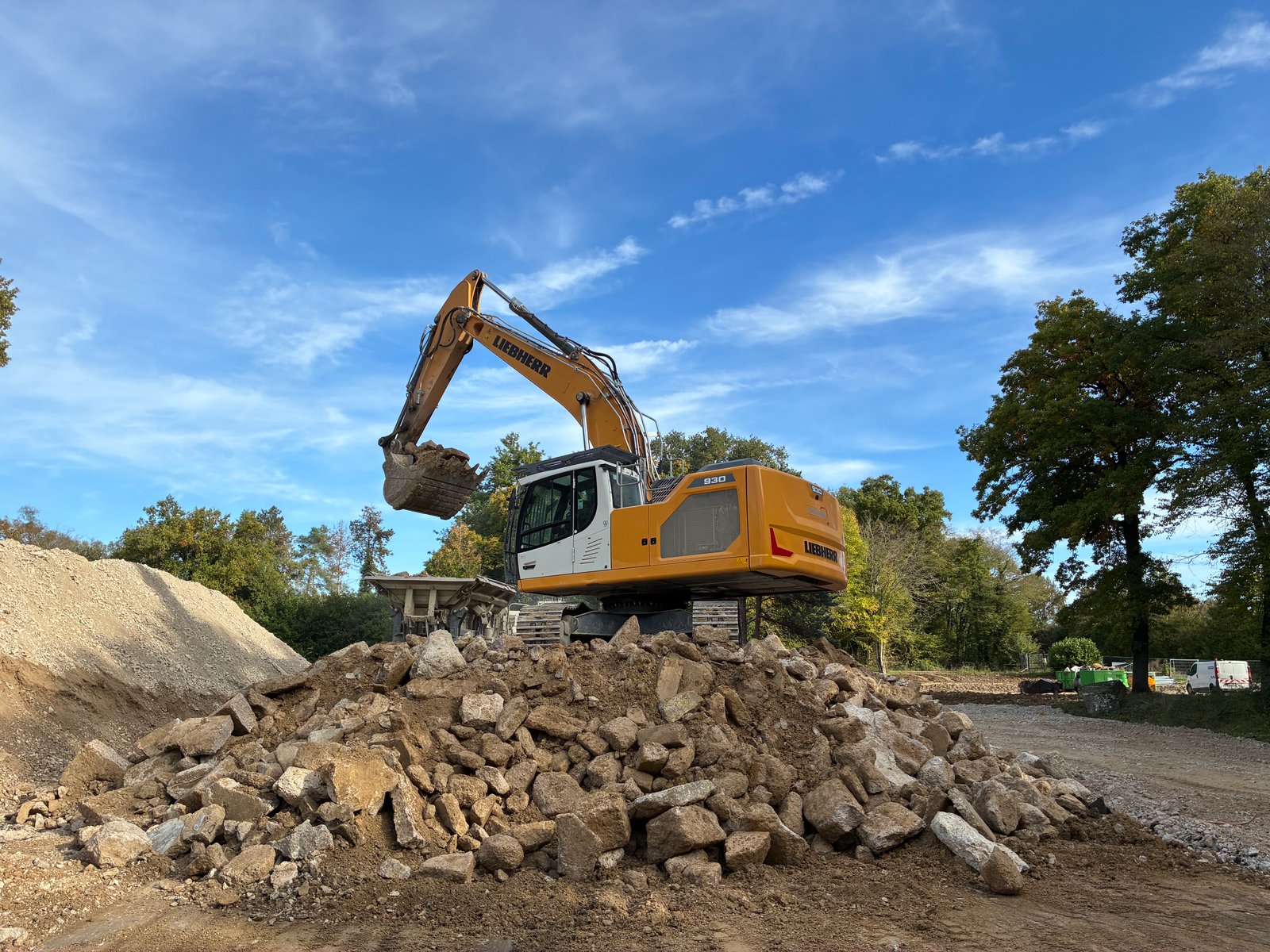 Recyclage de gravats béton — pelle Cortambert TP